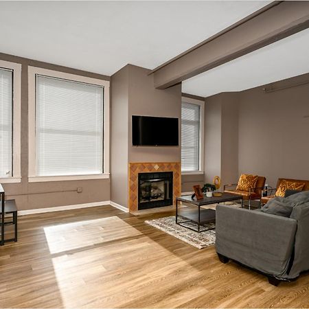 2 Bath Prkg+Gym+Sauna Perk Plaza +30 Day Клівленд Екстер'єр фото