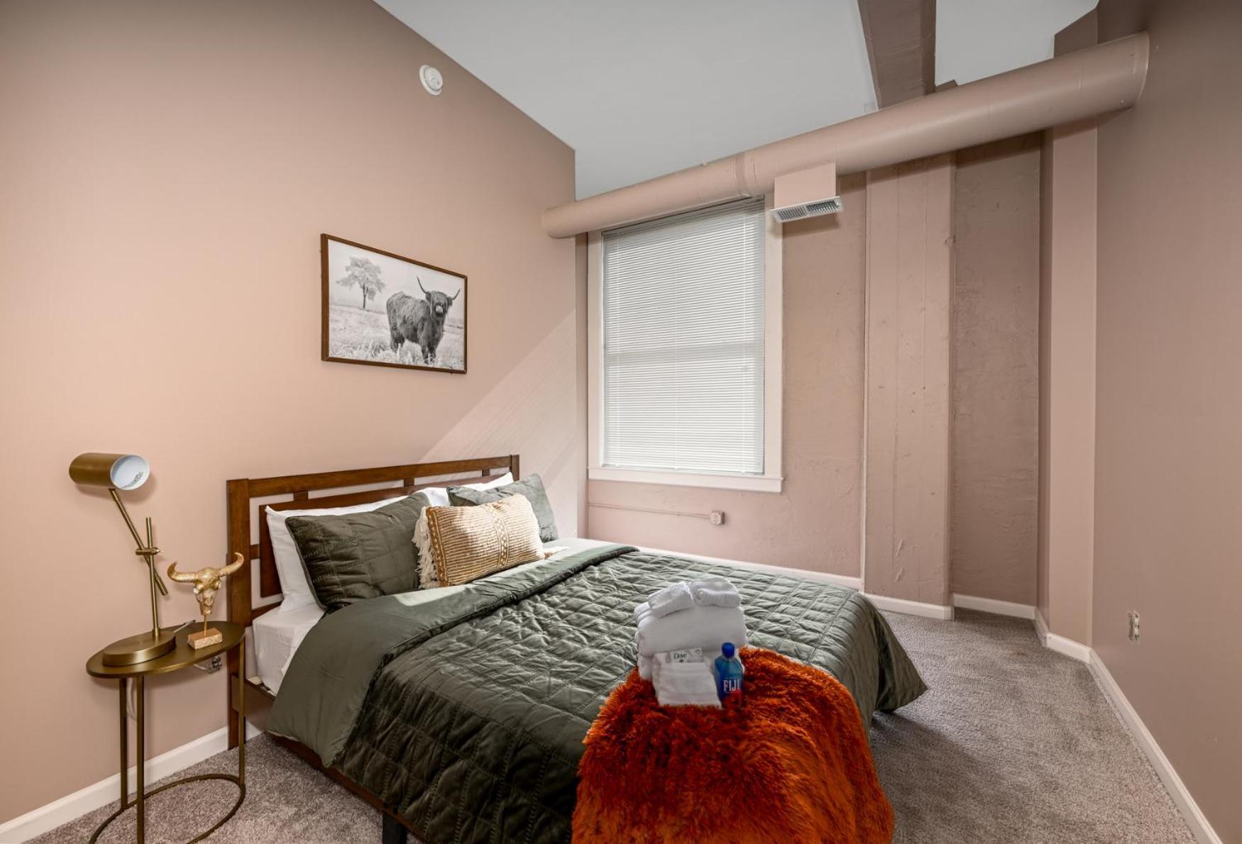 2 Bath Prkg+Gym+Sauna Perk Plaza +30 Day Клівленд Екстер'єр фото
