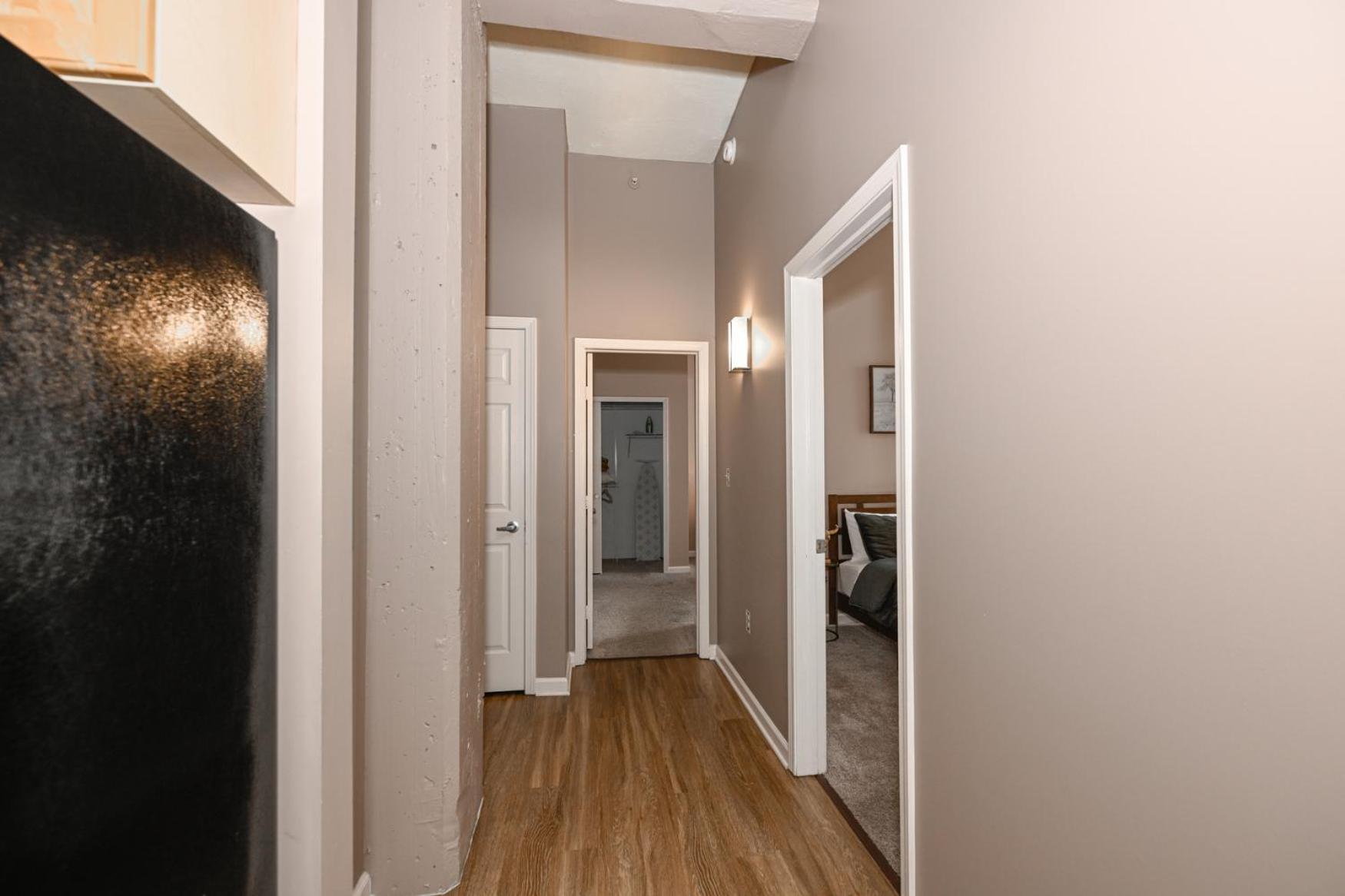 2 Bath Prkg+Gym+Sauna Perk Plaza +30 Day Клівленд Екстер'єр фото