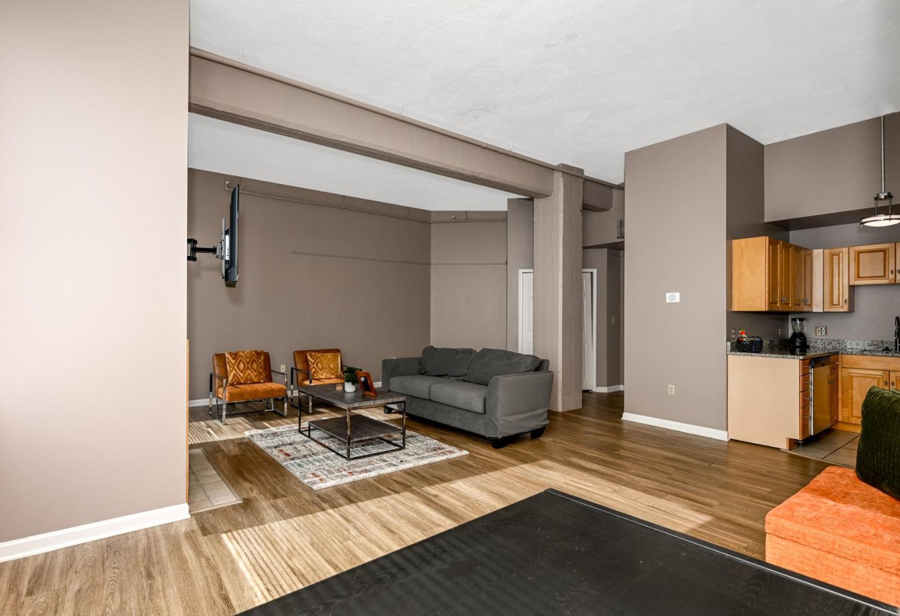 2 Bath Prkg+Gym+Sauna Perk Plaza +30 Day Клівленд Екстер'єр фото
