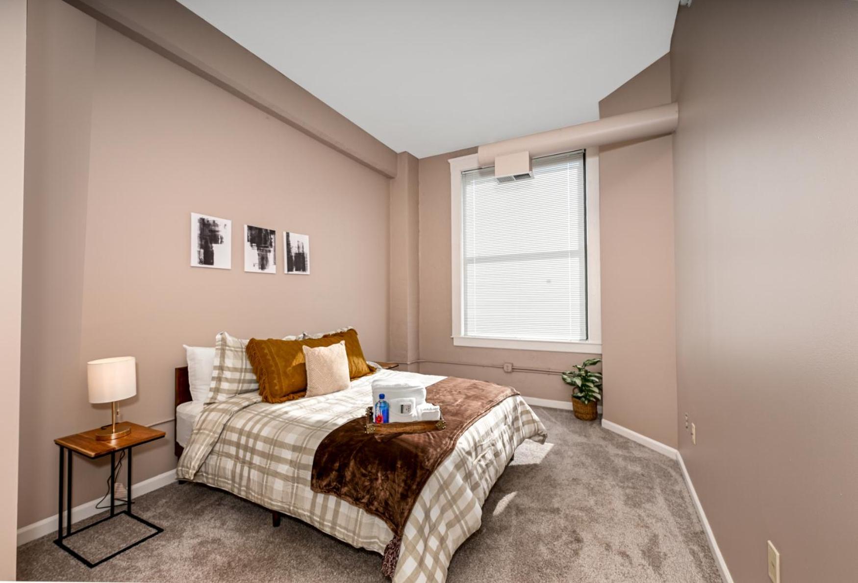 2 Bath Prkg+Gym+Sauna Perk Plaza +30 Day Клівленд Екстер'єр фото