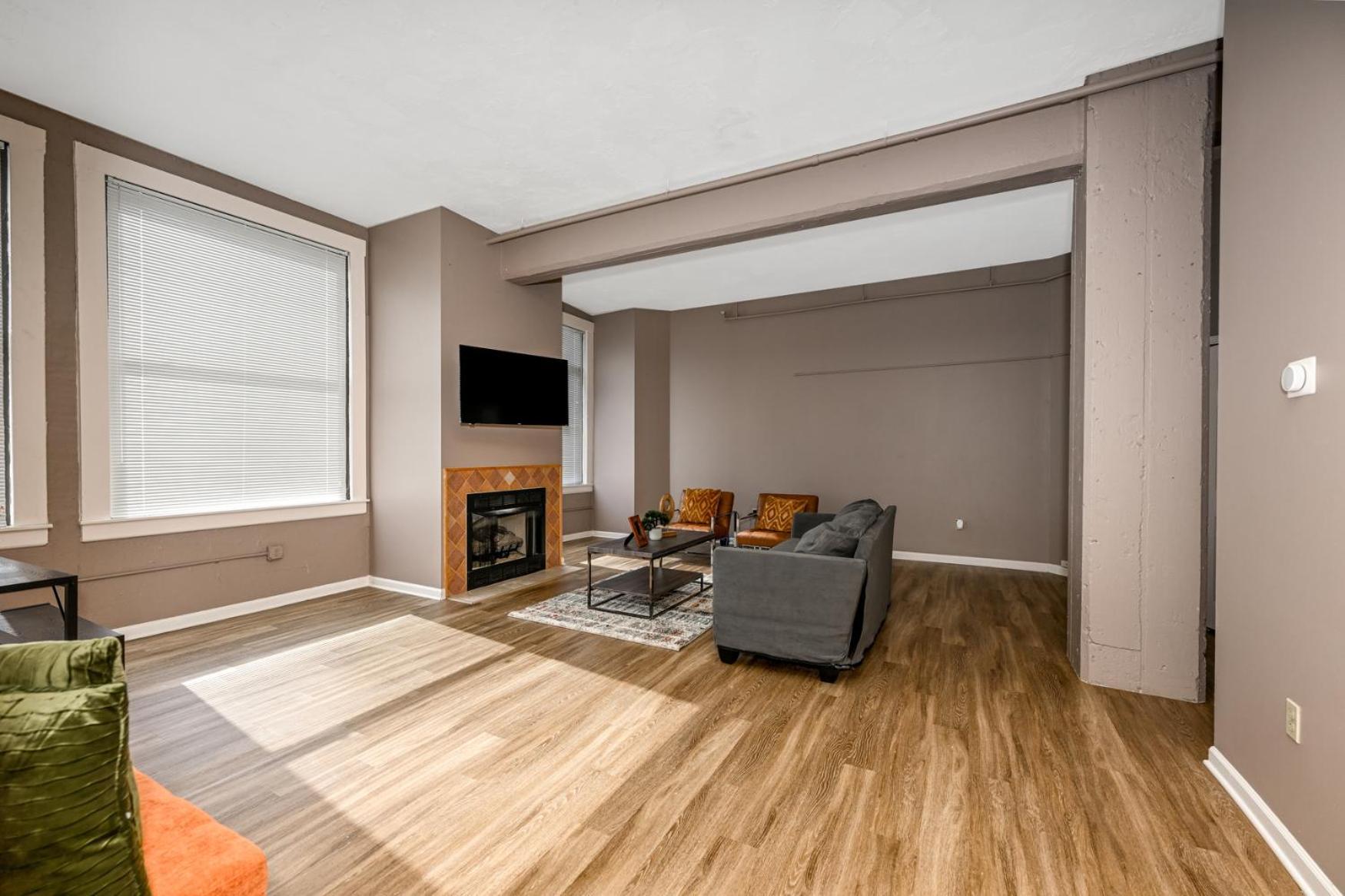2 Bath Prkg+Gym+Sauna Perk Plaza +30 Day Клівленд Екстер'єр фото